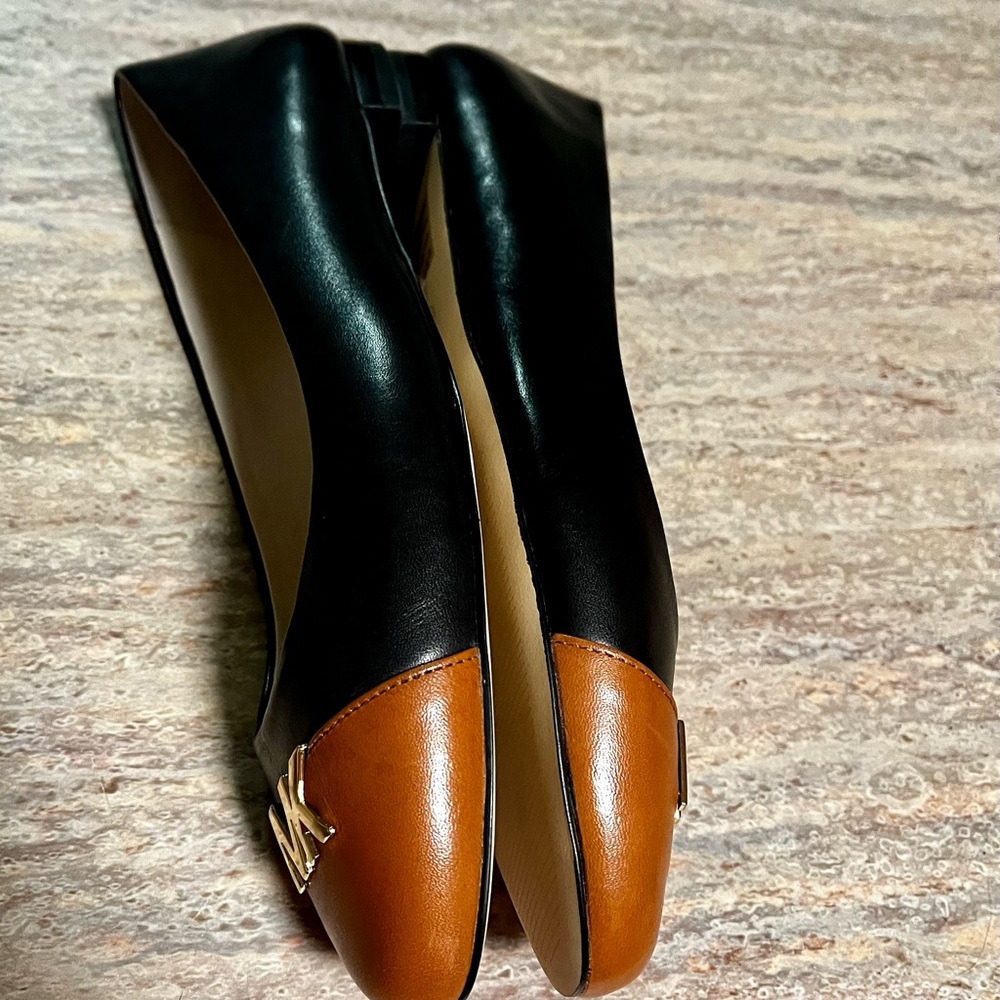 NWOB Michael Kors flat leather shoes - Picture 6 of 16